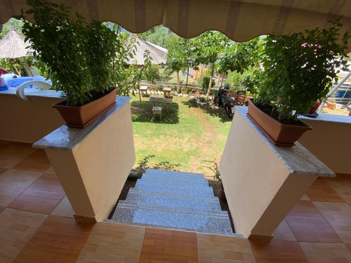 Areti Rooms Hotel Himare Exterior photo