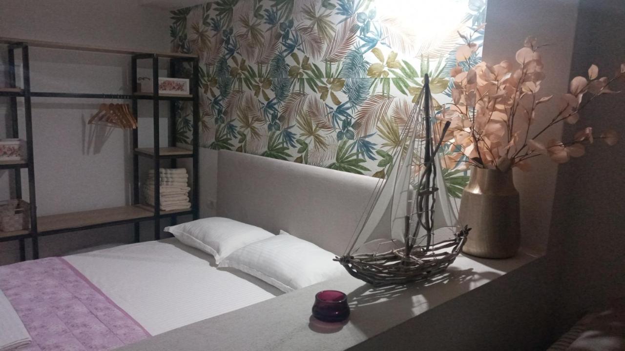 Areti Rooms Hotel Himare Exterior photo