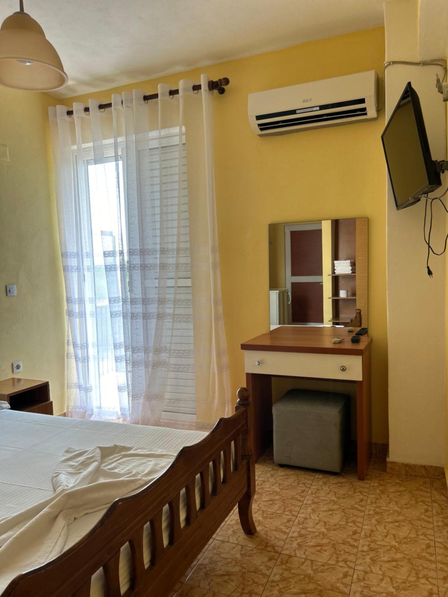 Areti Rooms Hotel Himare Exterior photo