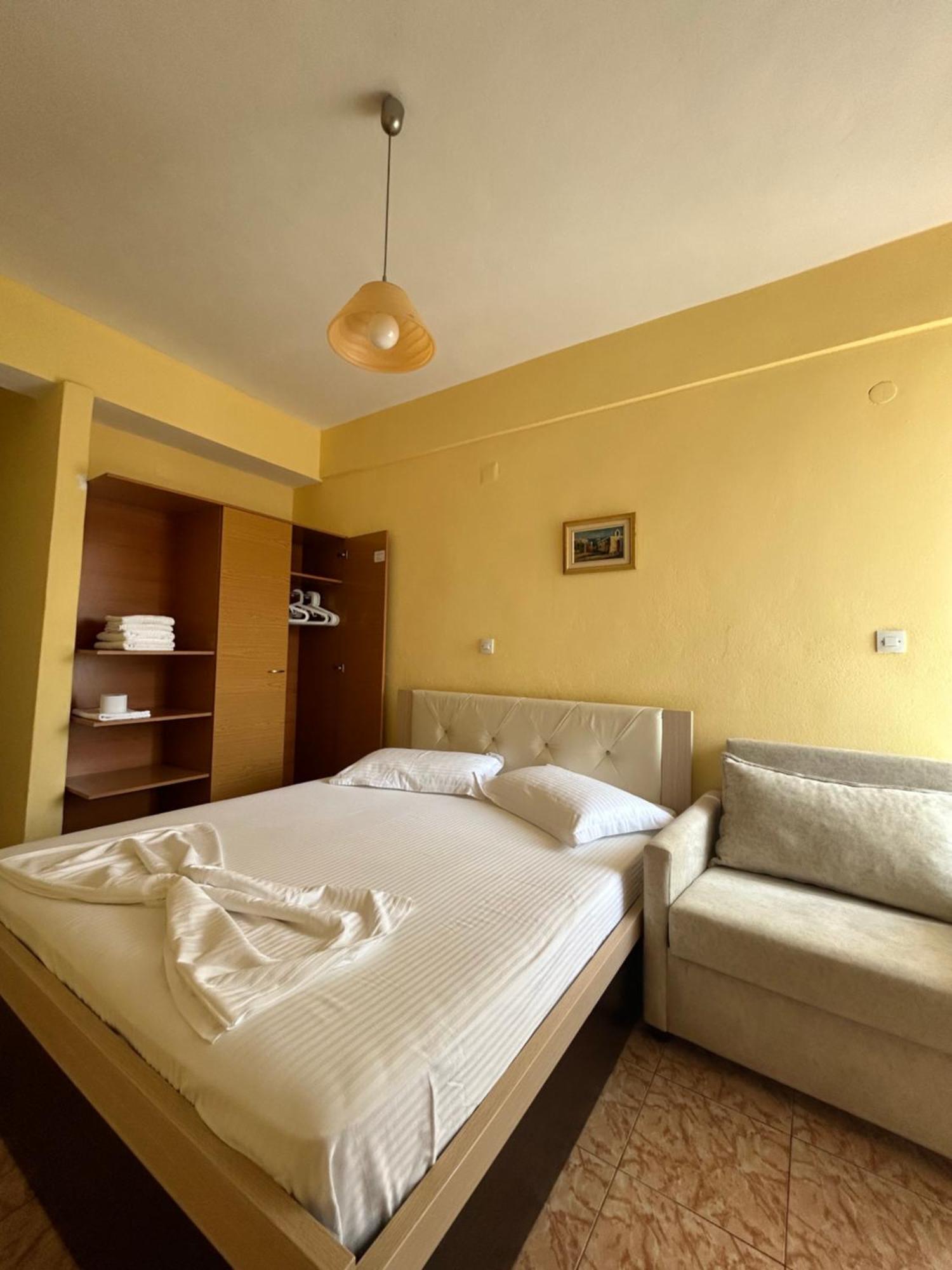 Areti Rooms Hotel Himare Exterior photo
