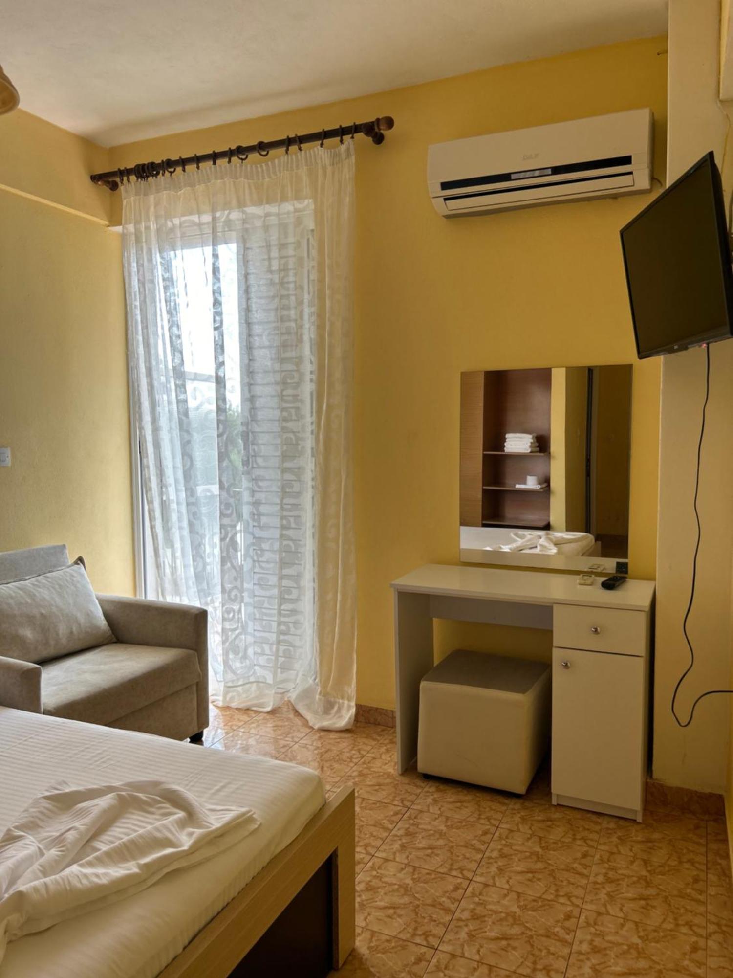 Areti Rooms Hotel Himare Exterior photo