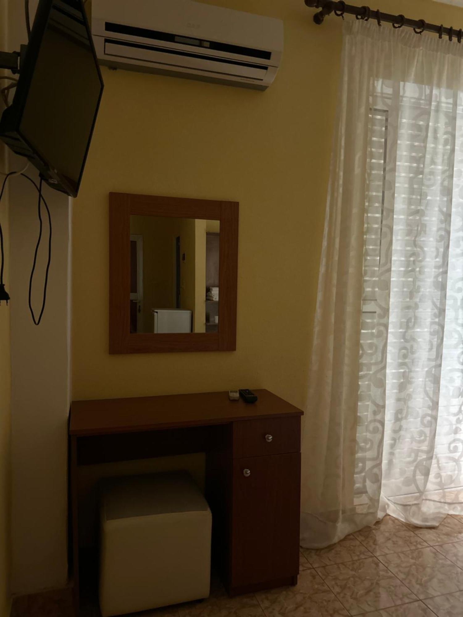 Areti Rooms Hotel Himare Exterior photo